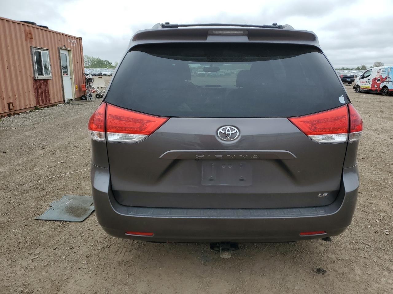 2012 Toyota Sienna Le - Фото 6