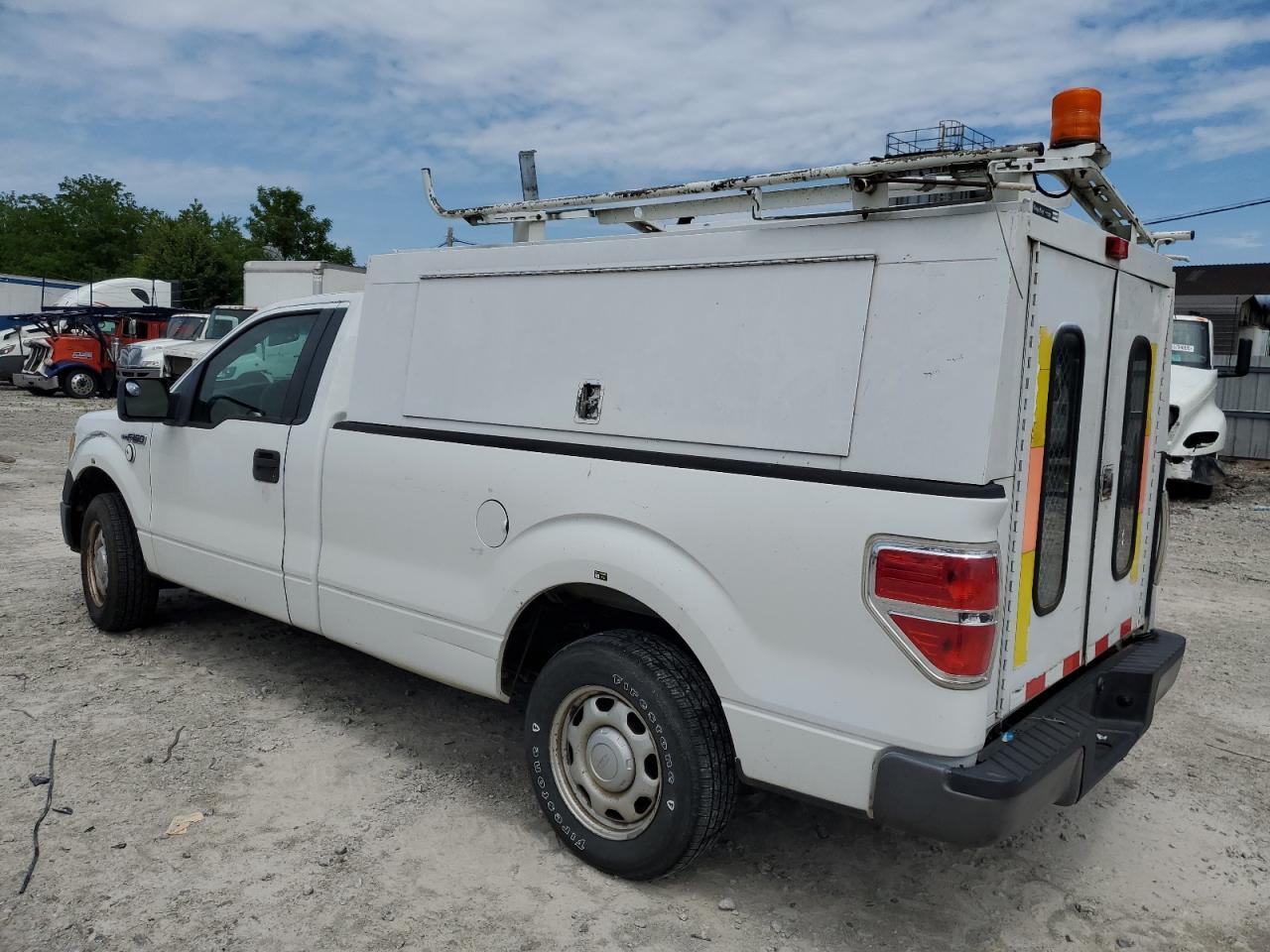 2010 Ford F150 - Фото 2