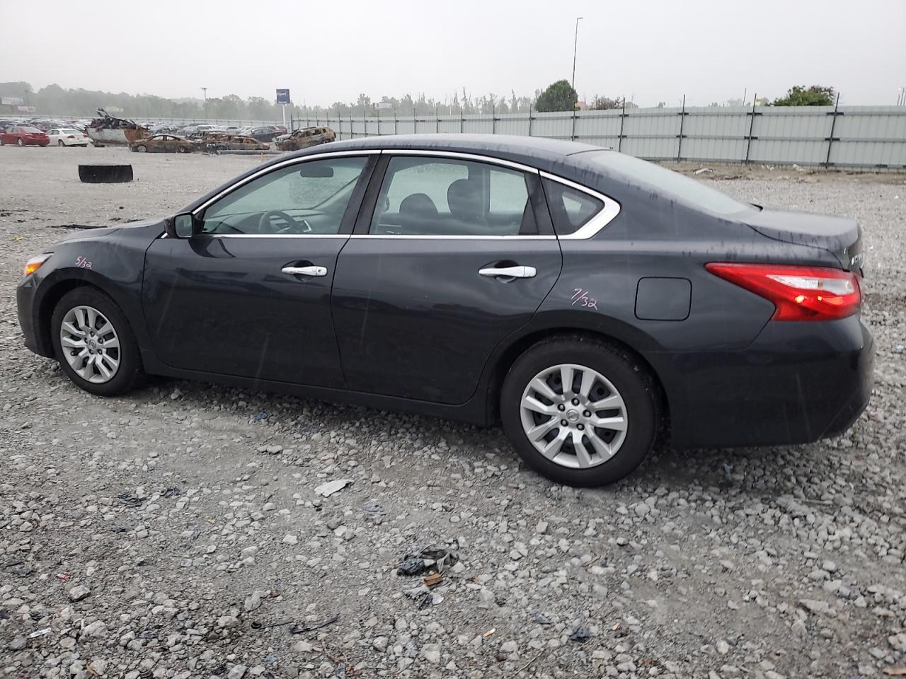 2016 Nissan Altima 2.5 - Фото 2