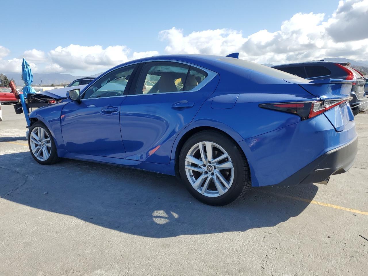 2022 Lexus Is 300 - Image 2