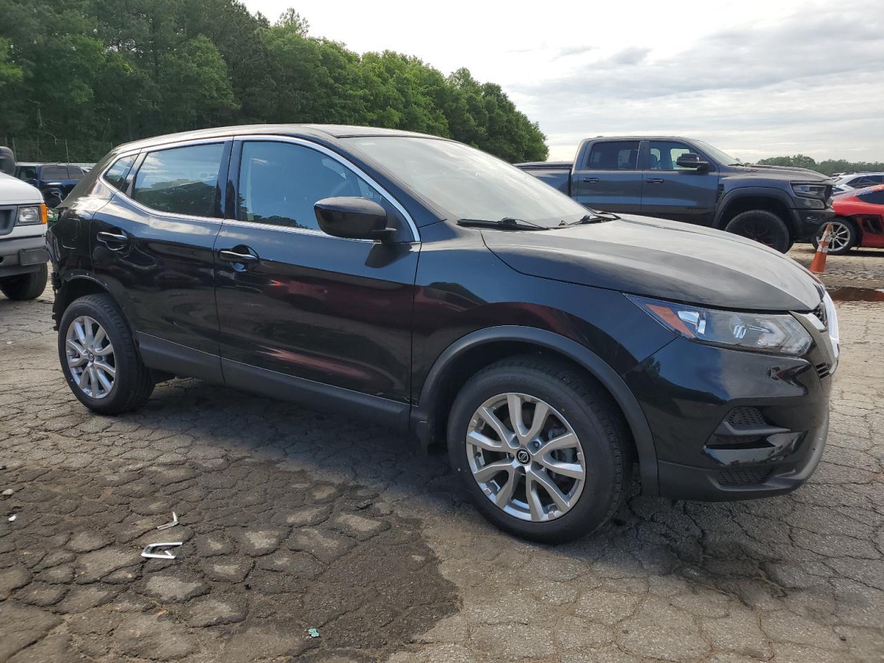 2022 Nissan Rogue Sport S - Image 4