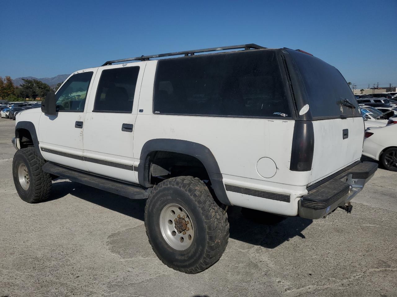 1999 Chevrolet Suburban K2500 - Фото 2