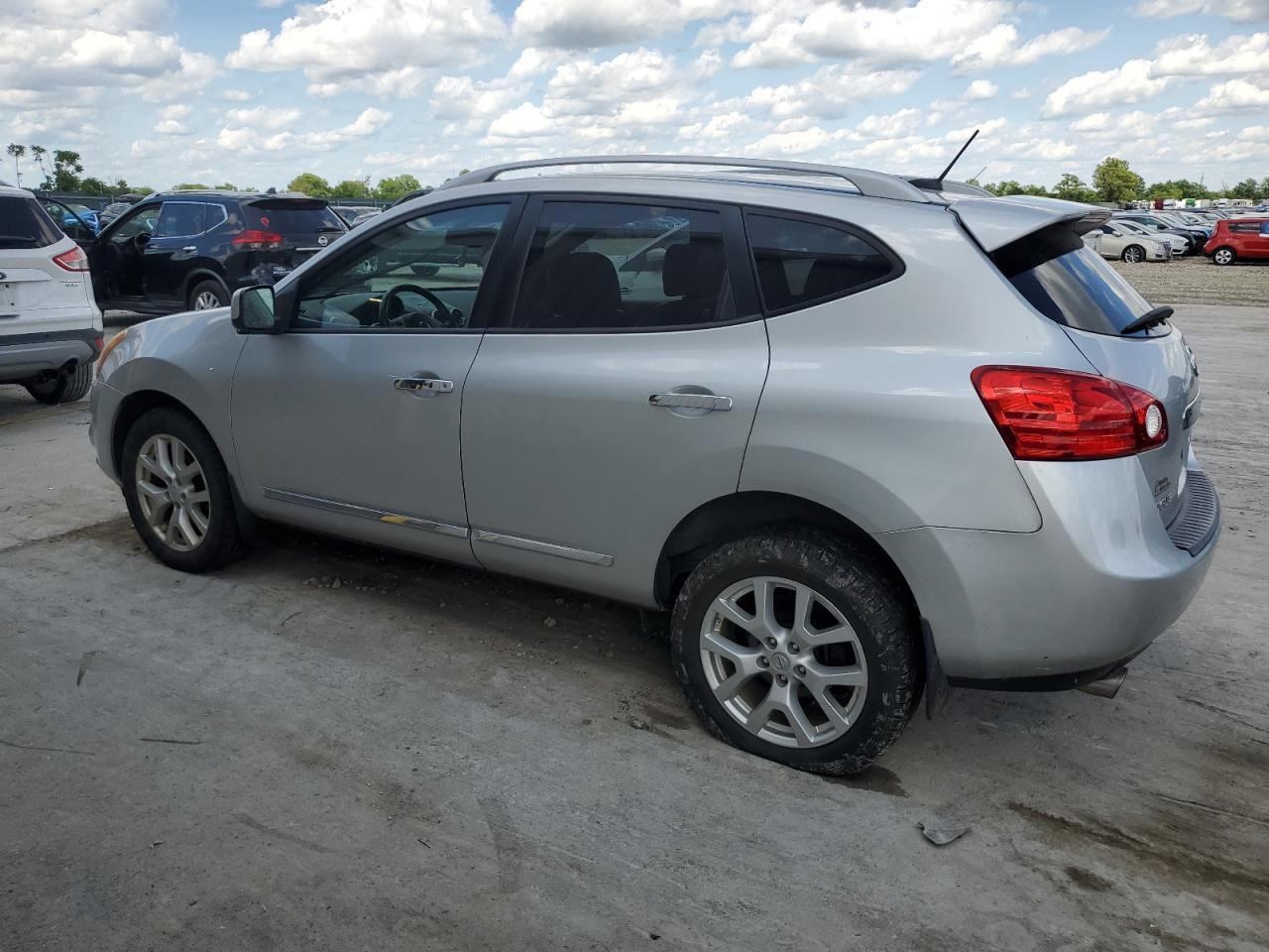 2011 Nissan Rogue S - Image 2