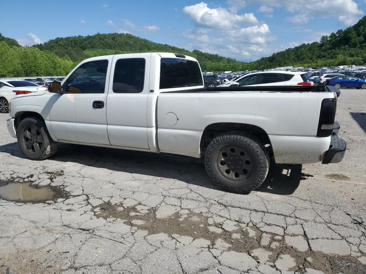 2005 GMC New Sierra C1500 - Фото 2