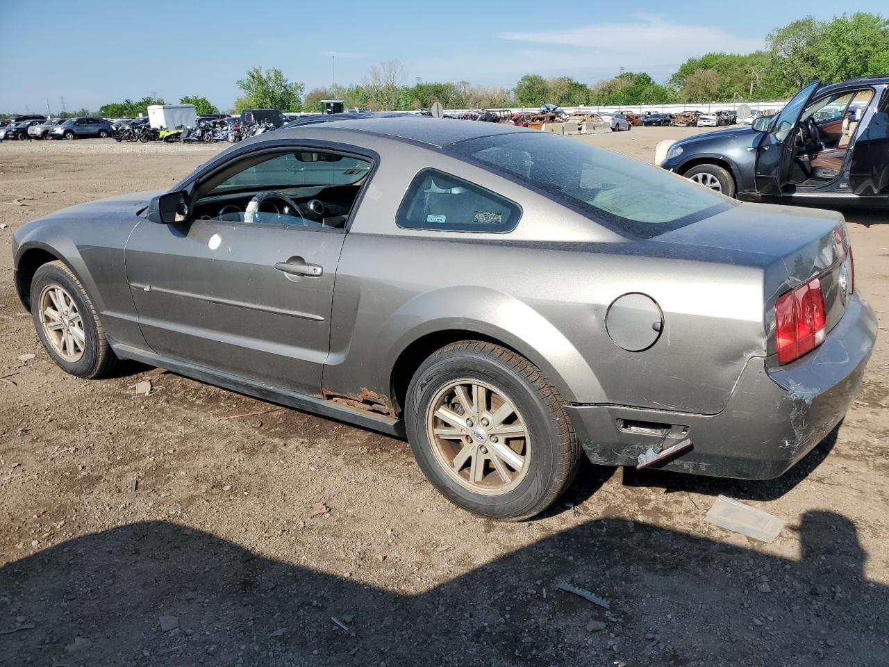 2005 Ford Mustang - Фото 2