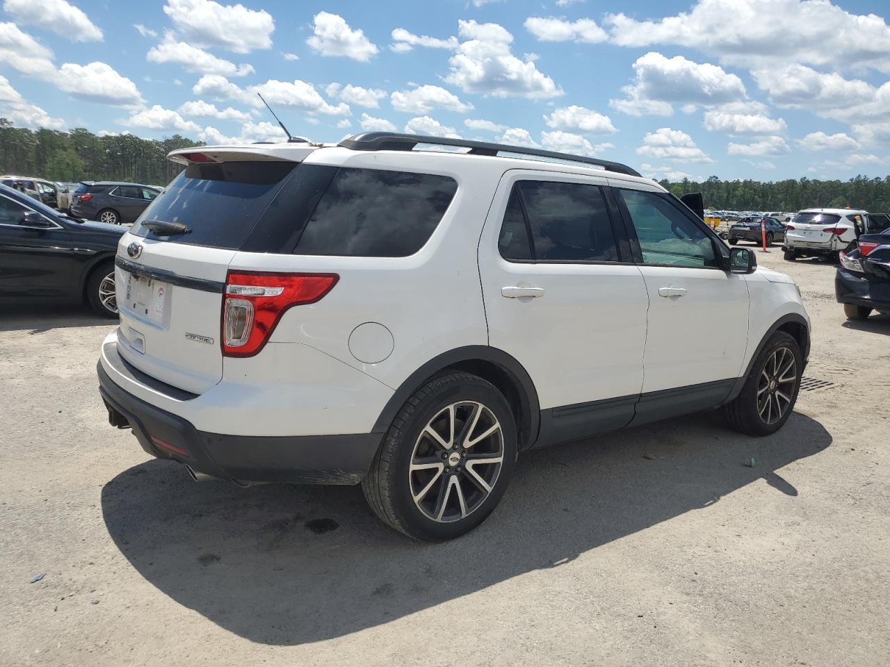 2015 Ford Explorer Xlt - Фото 3