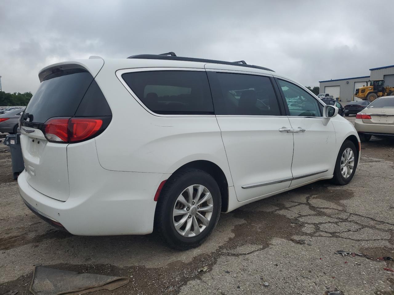 2017 Chrysler Pacifica Touring L - Image 3