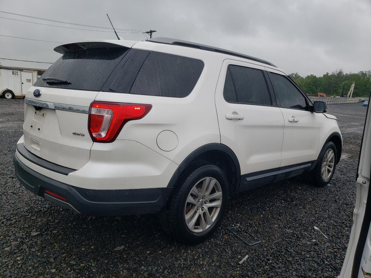 2019 Ford Explorer Xlt - Фото 3