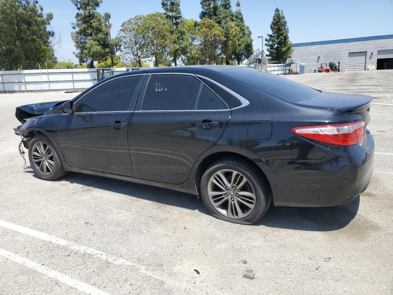 2015 Toyota Camry Le - Фото 2