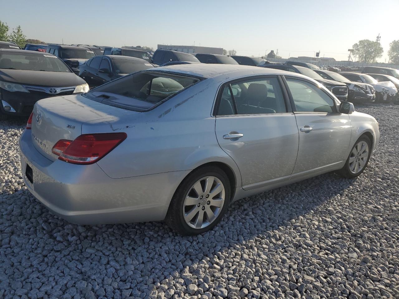 2007 Toyota Avalon Xl - Image 3
