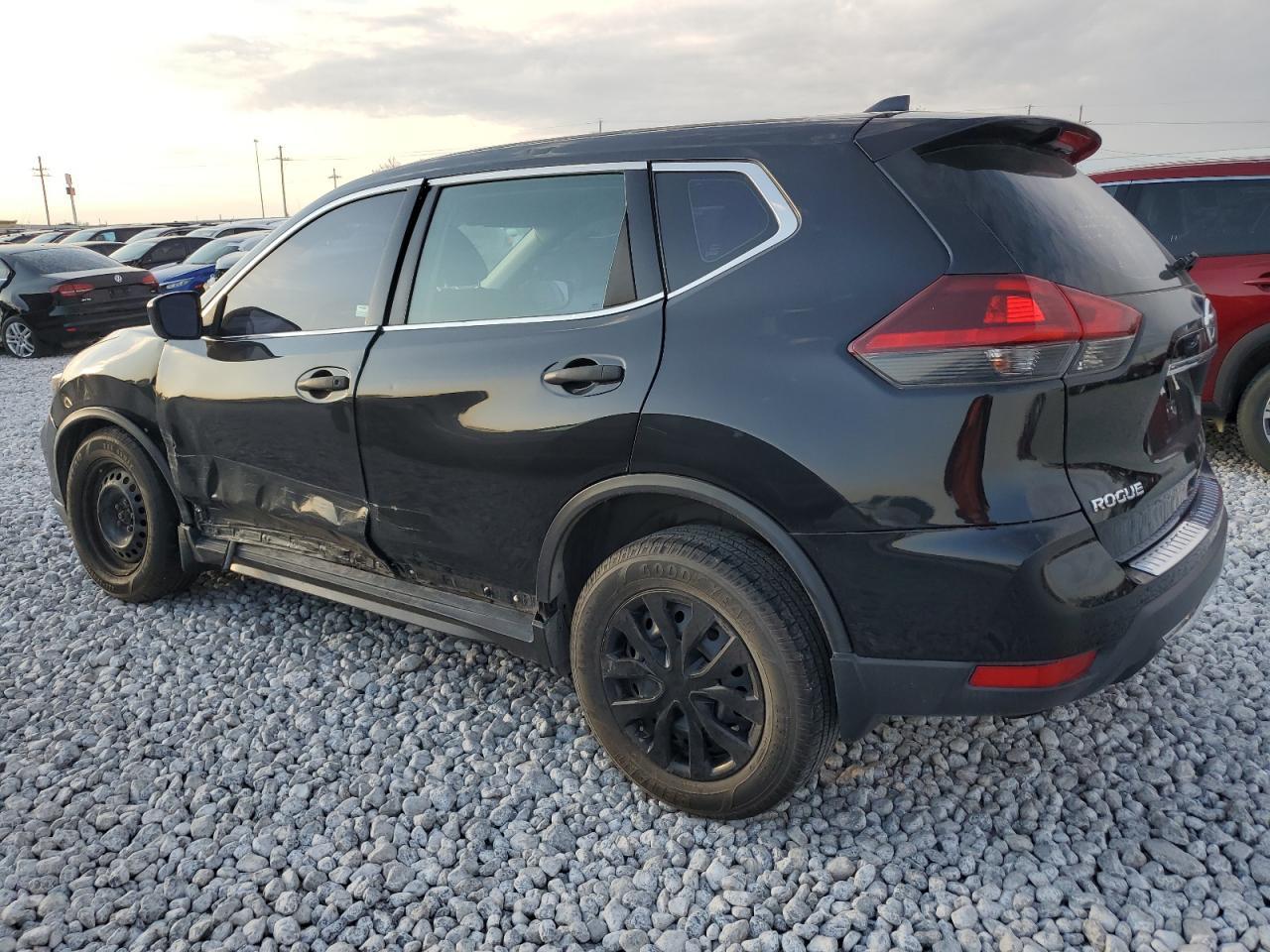 2018 Nissan Rogue S - Фото 2