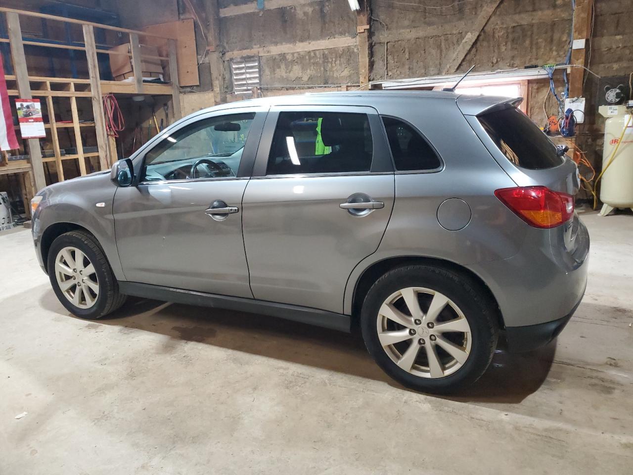 2013 Mitsubishi Outlander Sport Se - Image 2