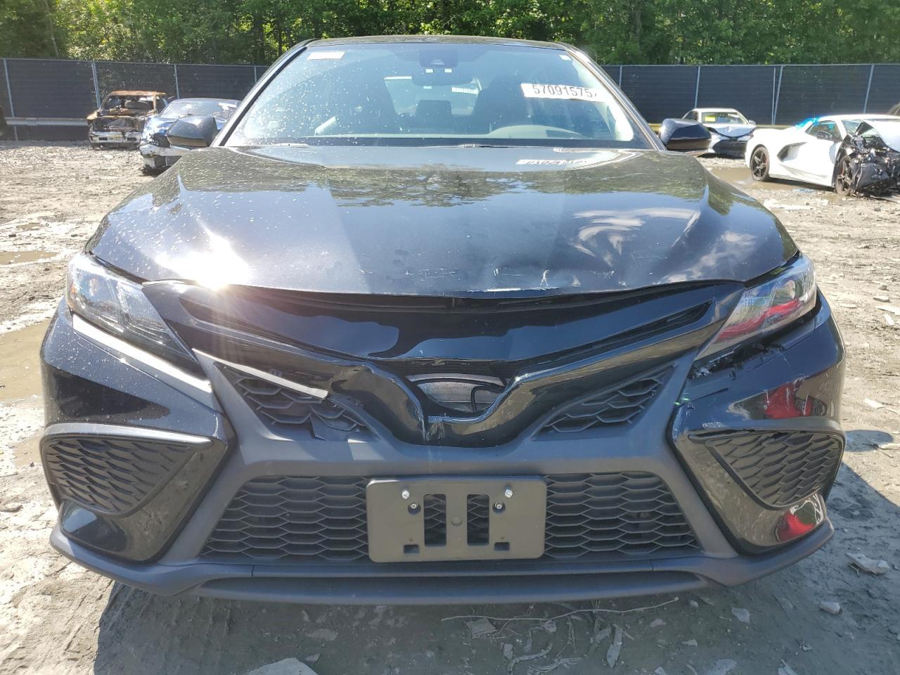 2022 Toyota Camry Se - Фото 5