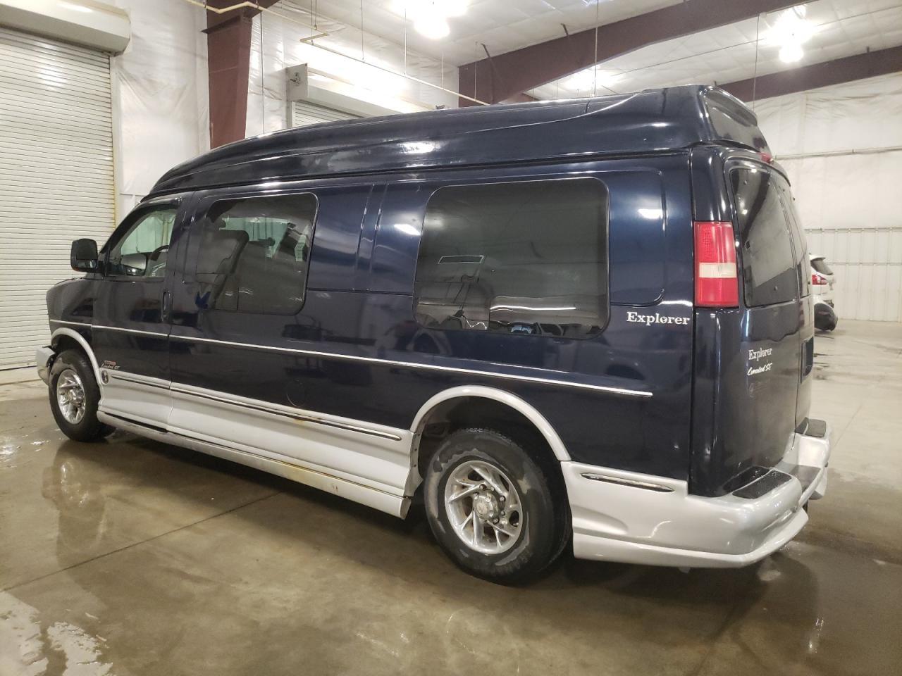 2008 Chevrolet Express G2500 - Image 2