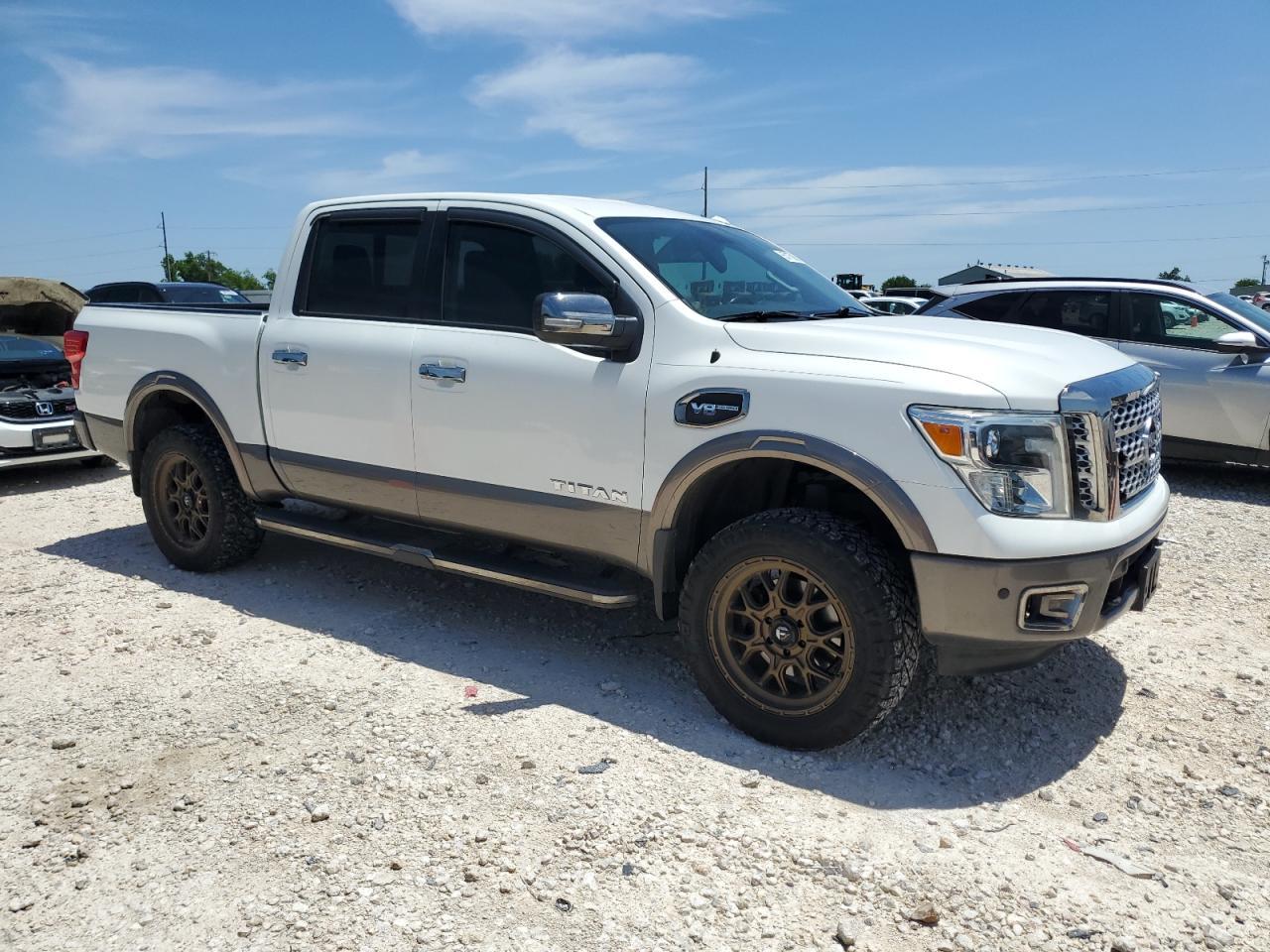 2017 Nissan Titan Sv - Image 4