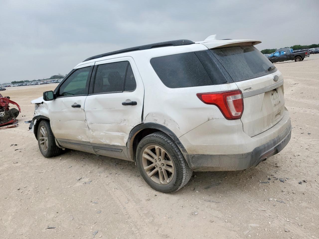 2017 Ford Explorer - Image 2