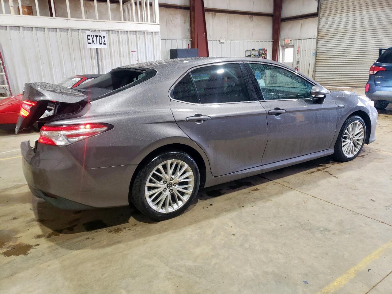 2018 Toyota Camry Hybrid - Image 3