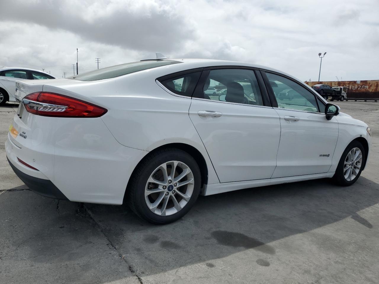 2019 Ford Fusion Se - Image 3