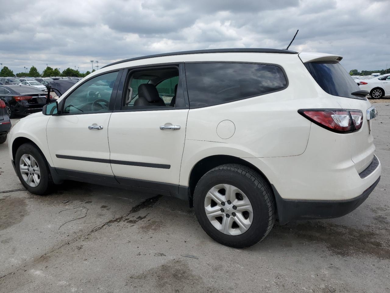 2015 Chevrolet Traverse Ls - Фото 2