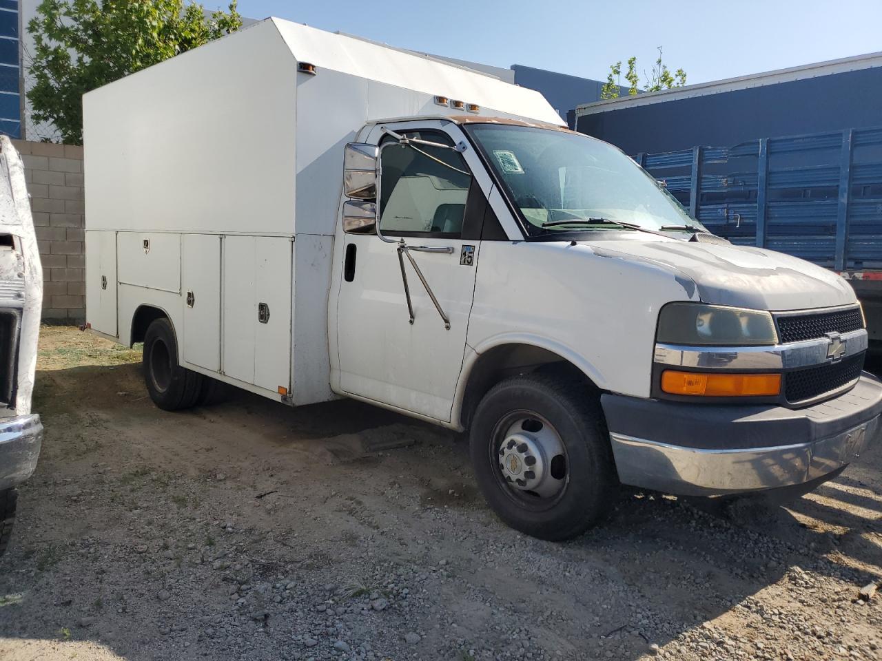 2004 Chevrolet Express G3500 - Image 4