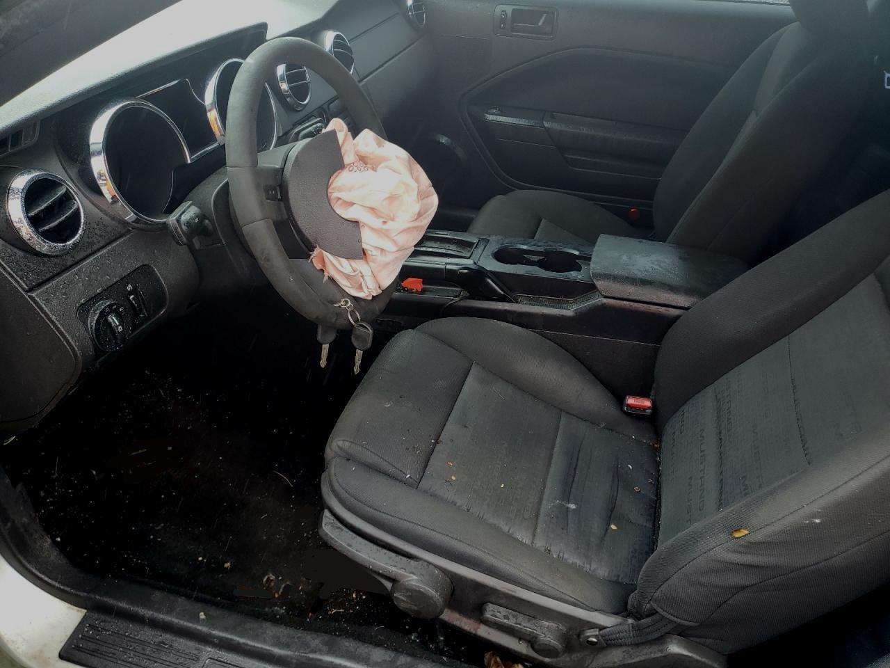 2005 Ford Mustang - Image 7