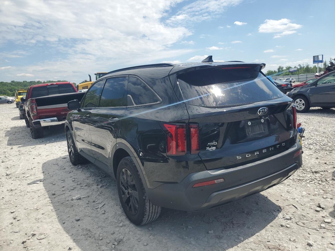 2021 Kia Sorento S - Фото 2