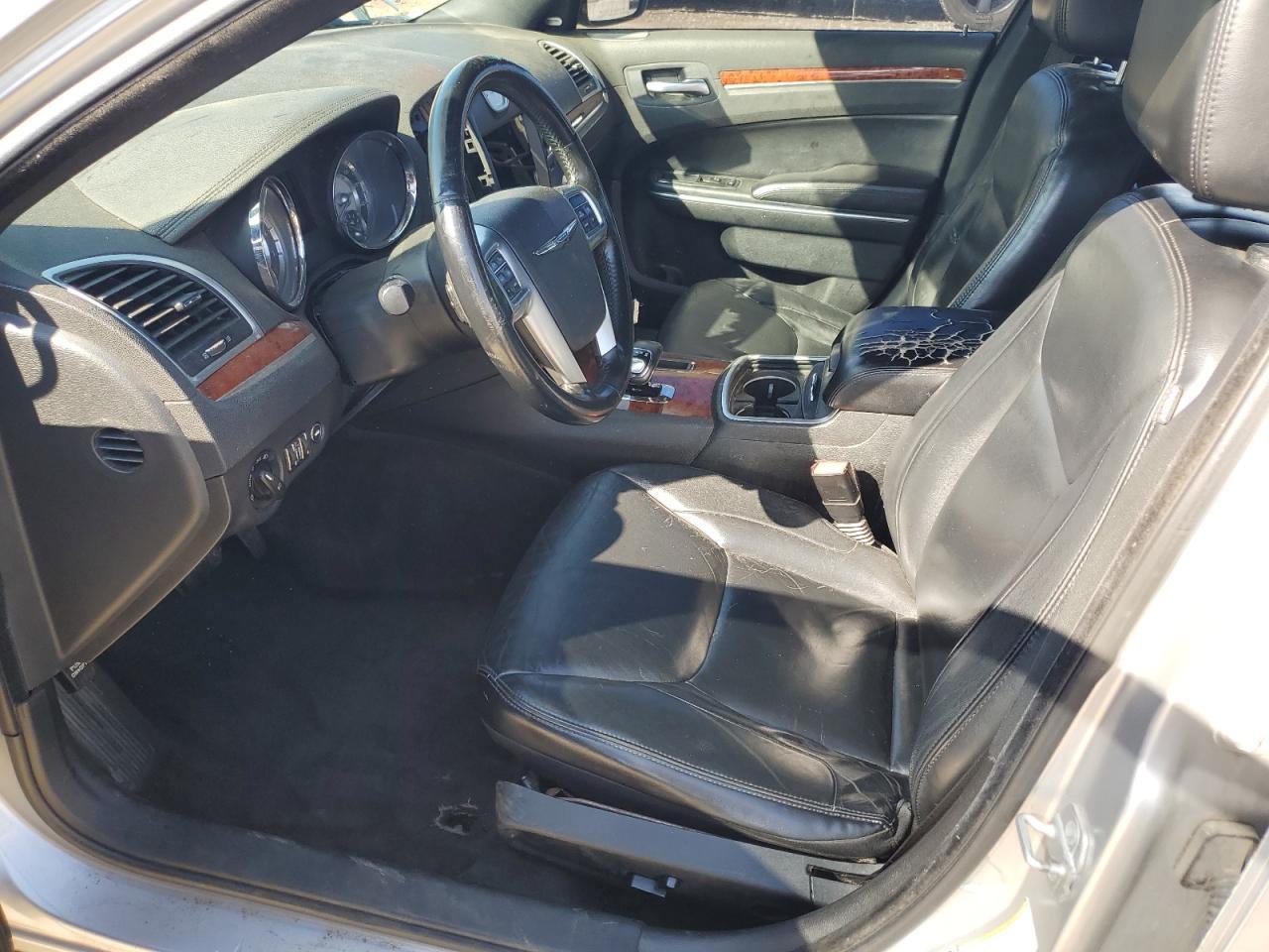 2012 Chrysler 300 Limited - Image 7