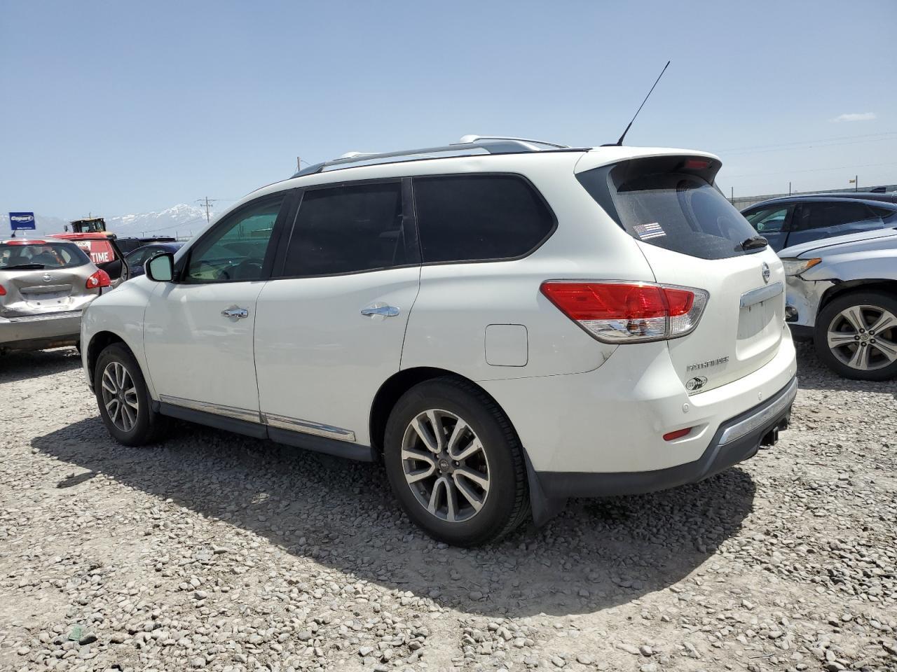2013 Nissan Pathfinder S - Фото 2