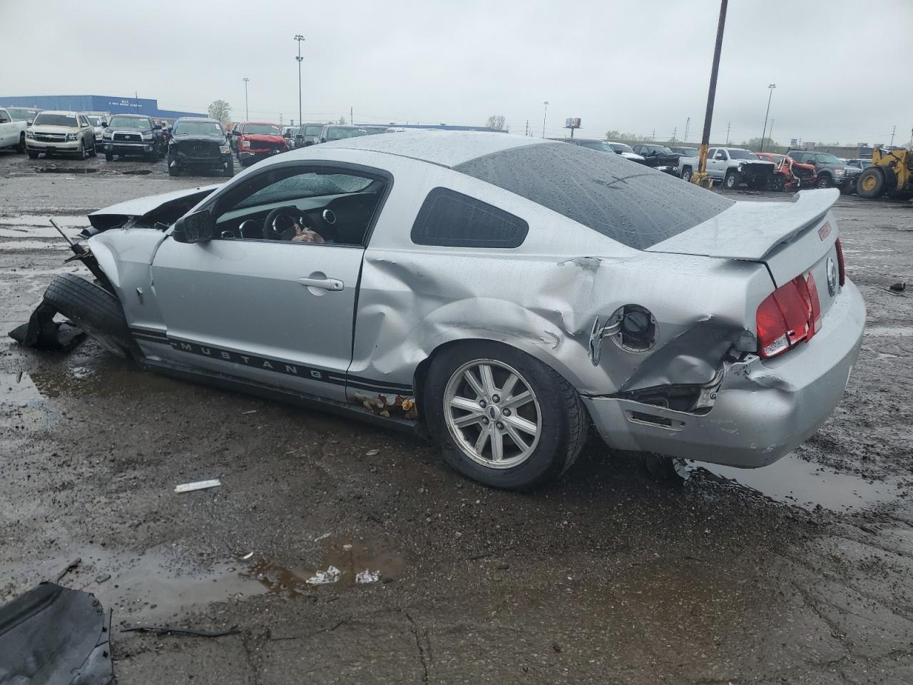 2005 Ford Mustang - Image 2