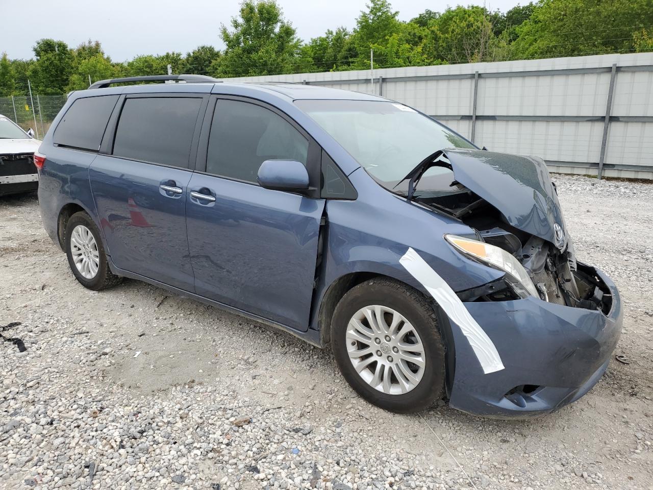 2015 Toyota Sienna Xle - Фото 4