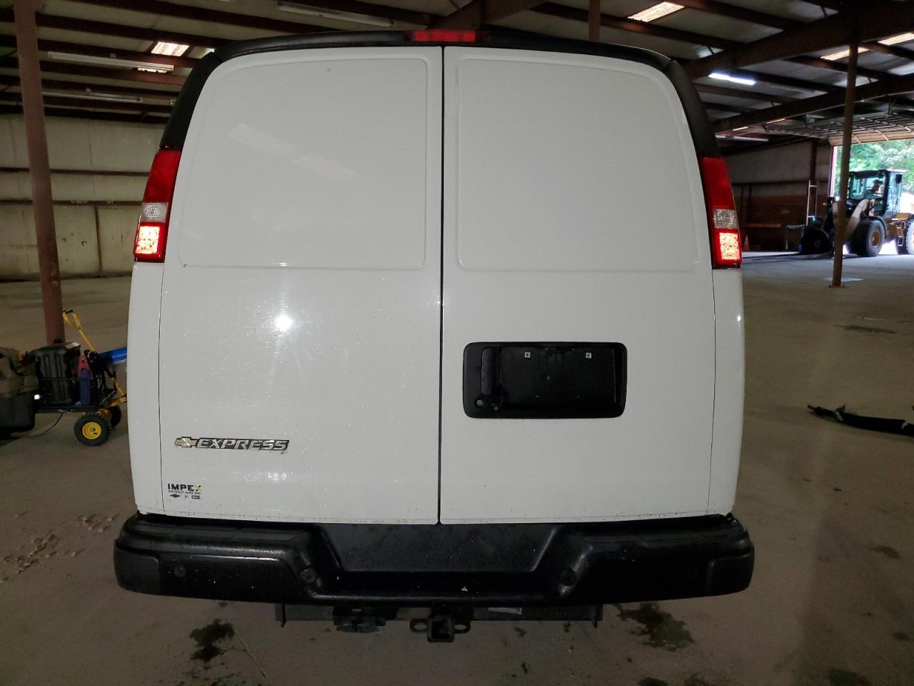 2020 Chevrolet Express G2500 - Фото 6