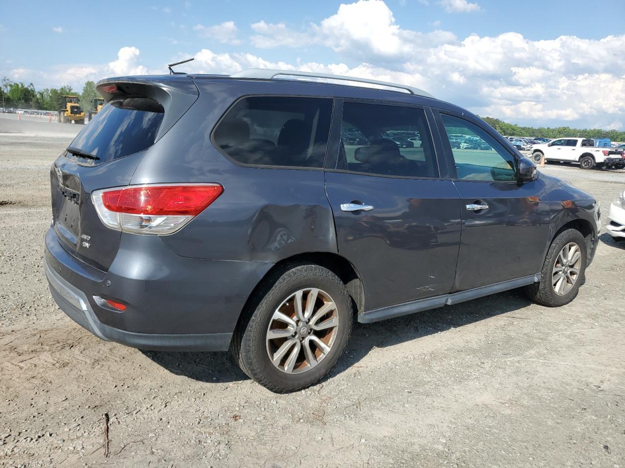 2013 Nissan Pathfinder S - Image 3