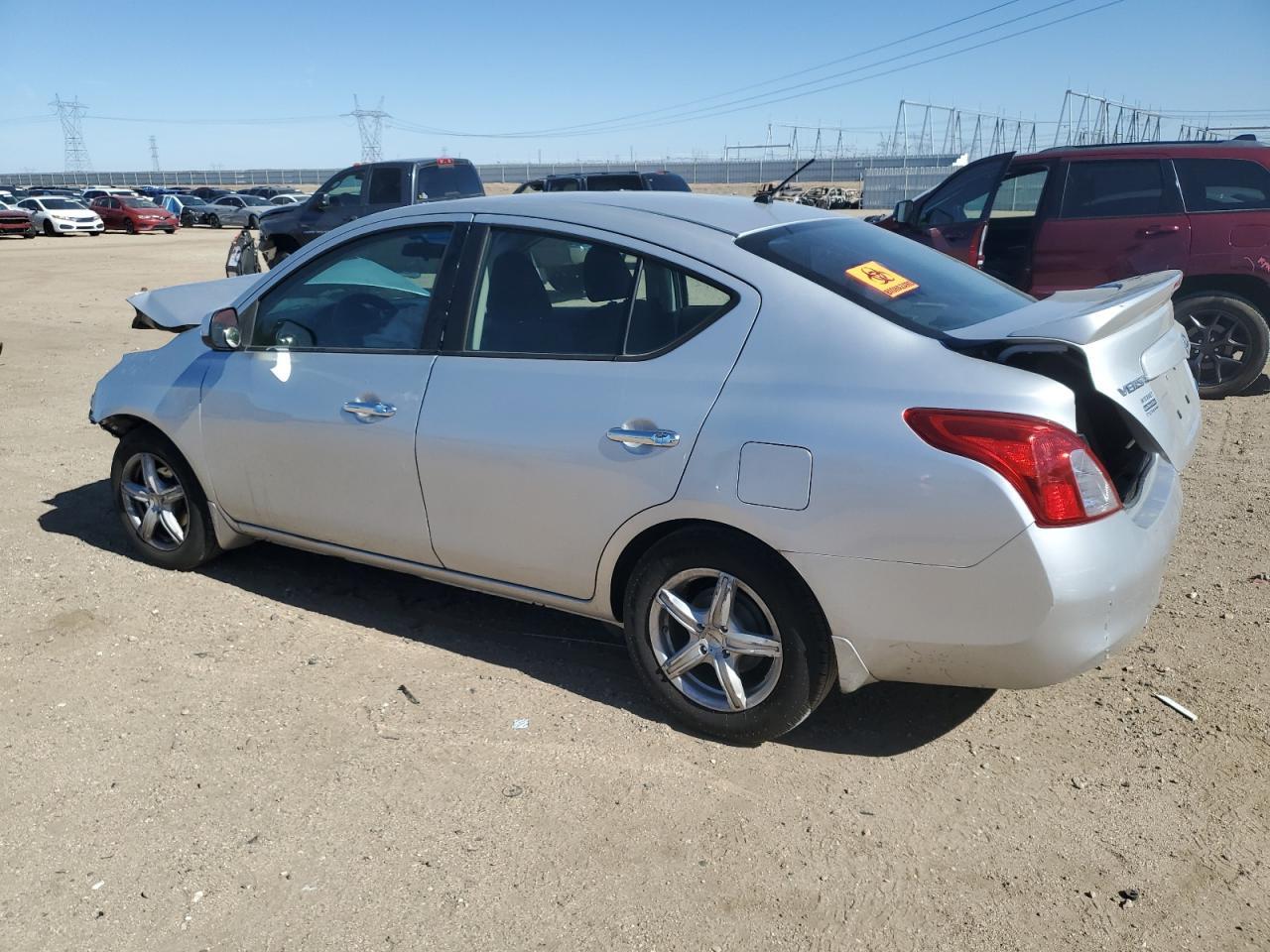 2013 Nissan Versa S - Фото 2