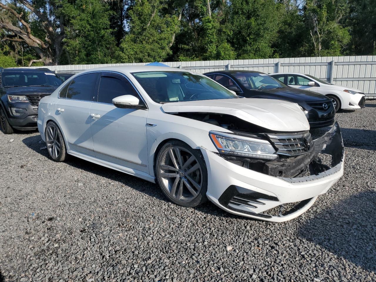 2017 Volkswagen Passat R-Line - Фото 4