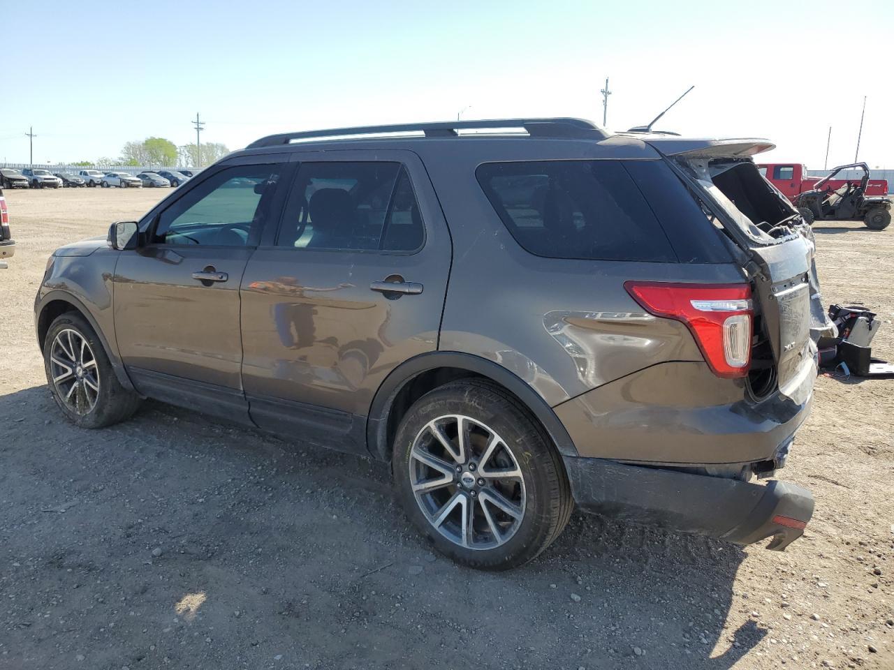 2015 Ford Explorer Xlt - Фото 2