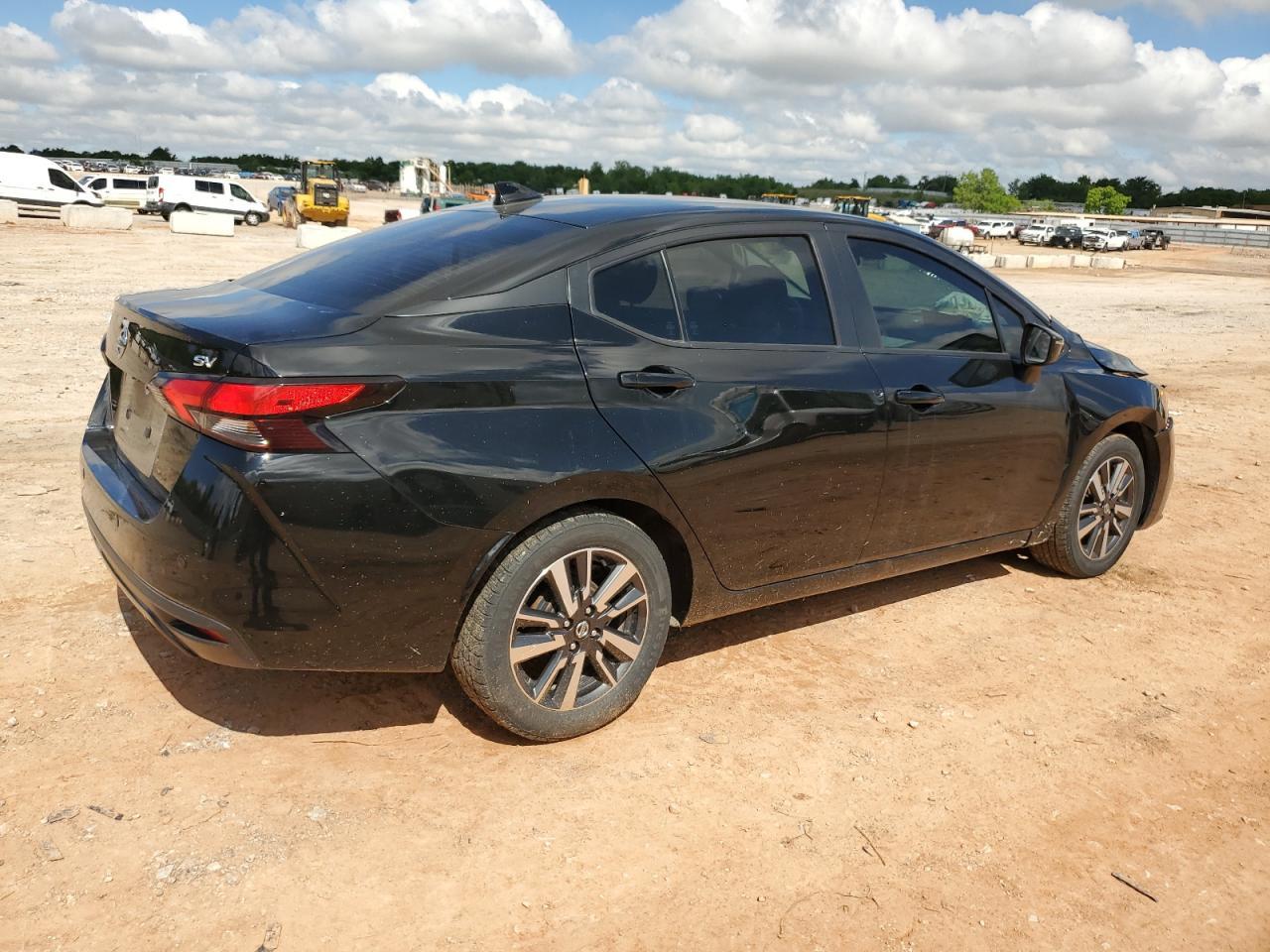 2021 Nissan Versa Sv - Image 3