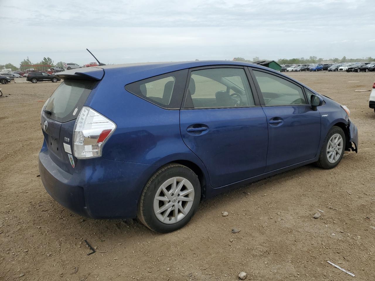 2014 Toyota Prius V - Image 3