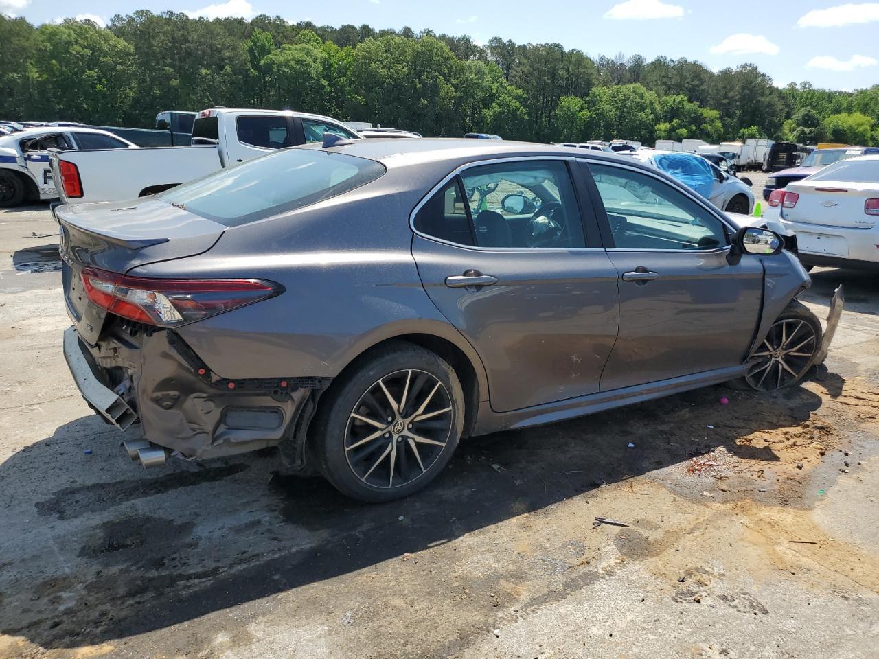 2021 Toyota Camry Se - Image 3
