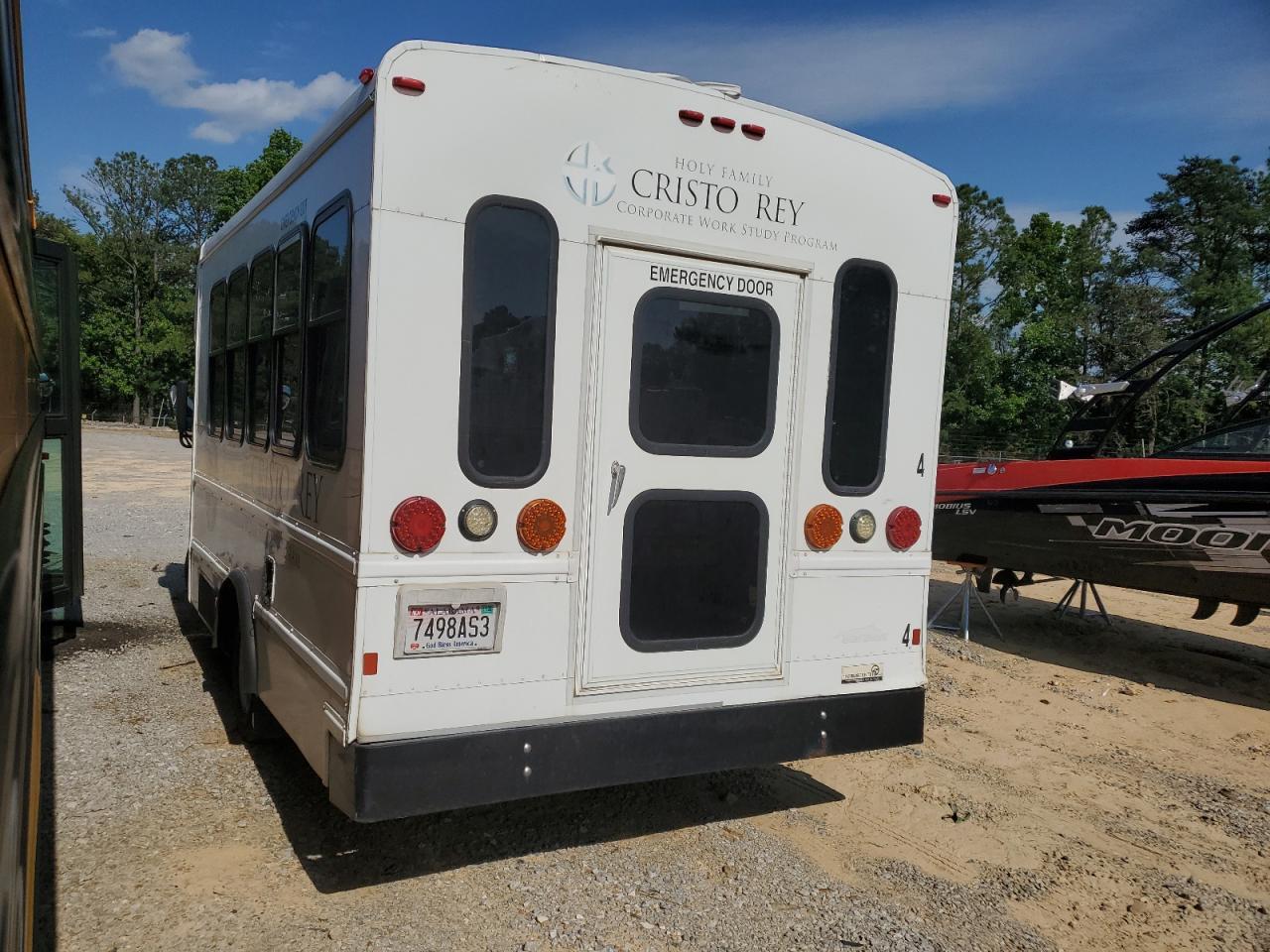 2016 Ford Econoline E350 Super Duty Cutaway Van - Image 2