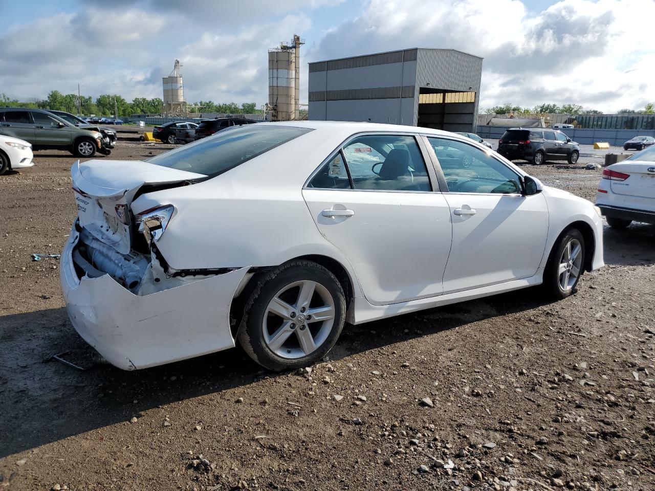 2013 Toyota Camry L - Фото 3