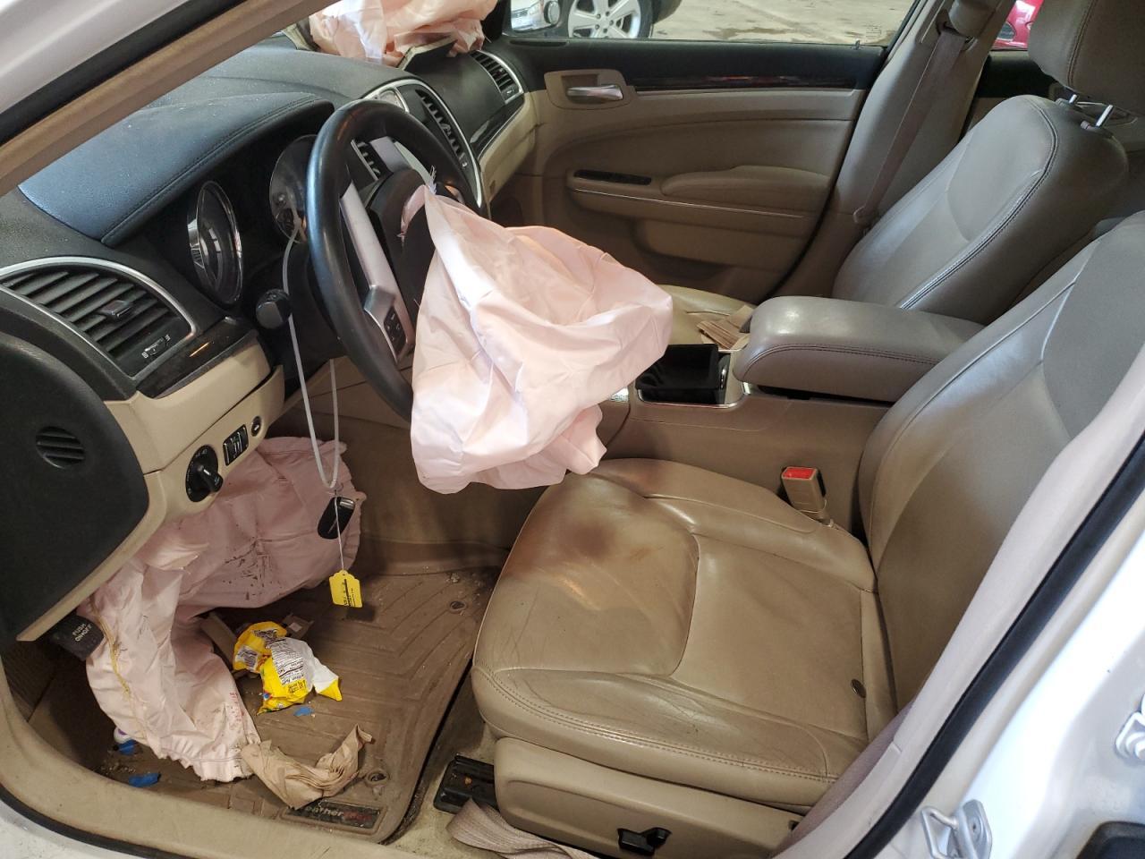 2013 Chrysler 300 - Image 7