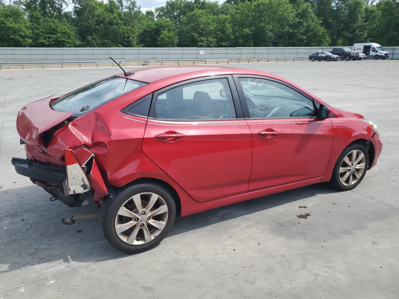 2013 Hyundai Accent Gls - Фото 3