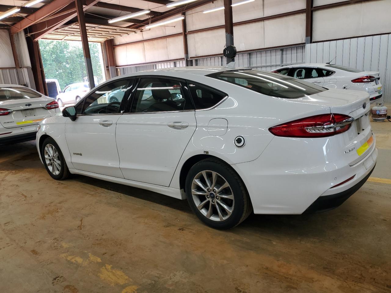 2019 Ford Fusion Se - Image 2