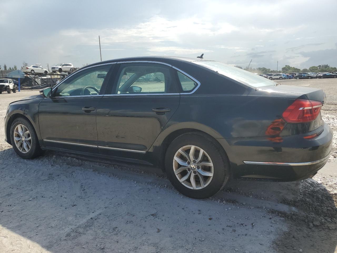2016 Volkswagen Passat S - Фото 2