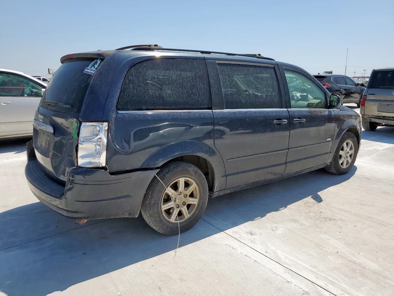 2008 Chrysler Town & Country Touring - Image 3