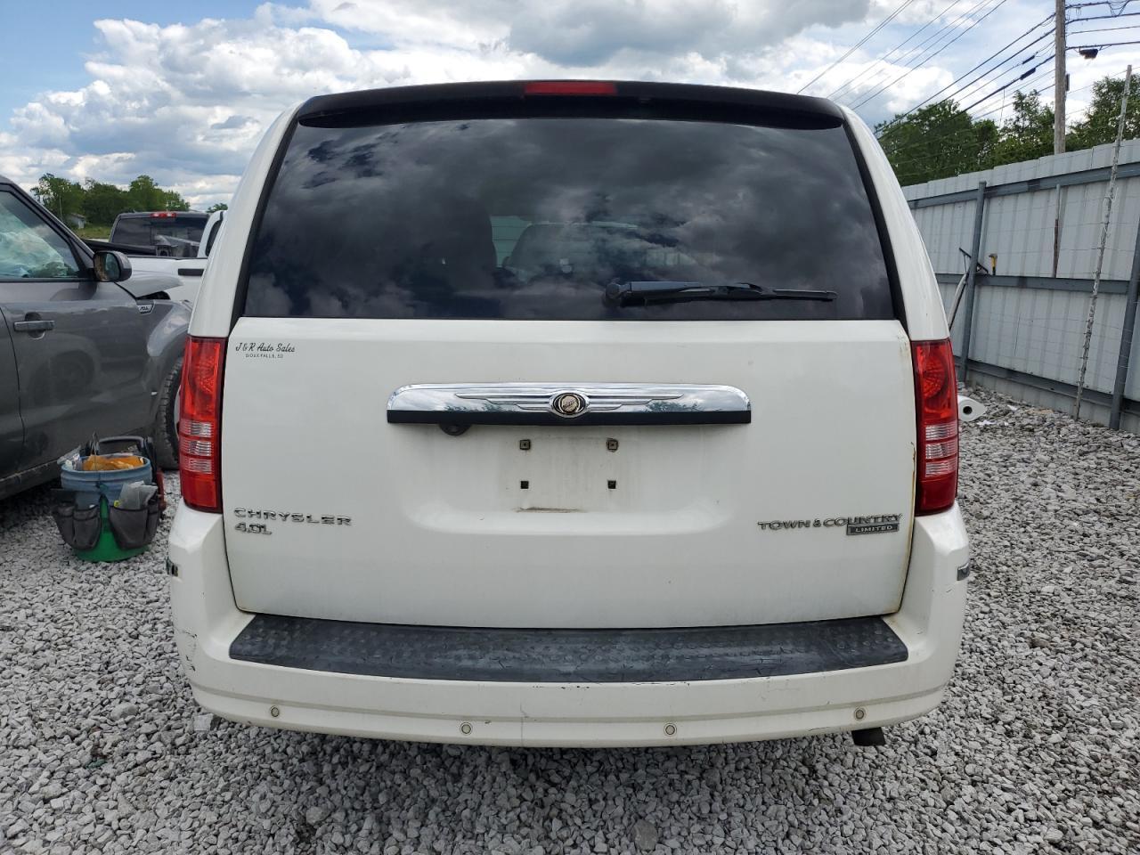 2010 Chrysler Town & Country Limited - Фото 6