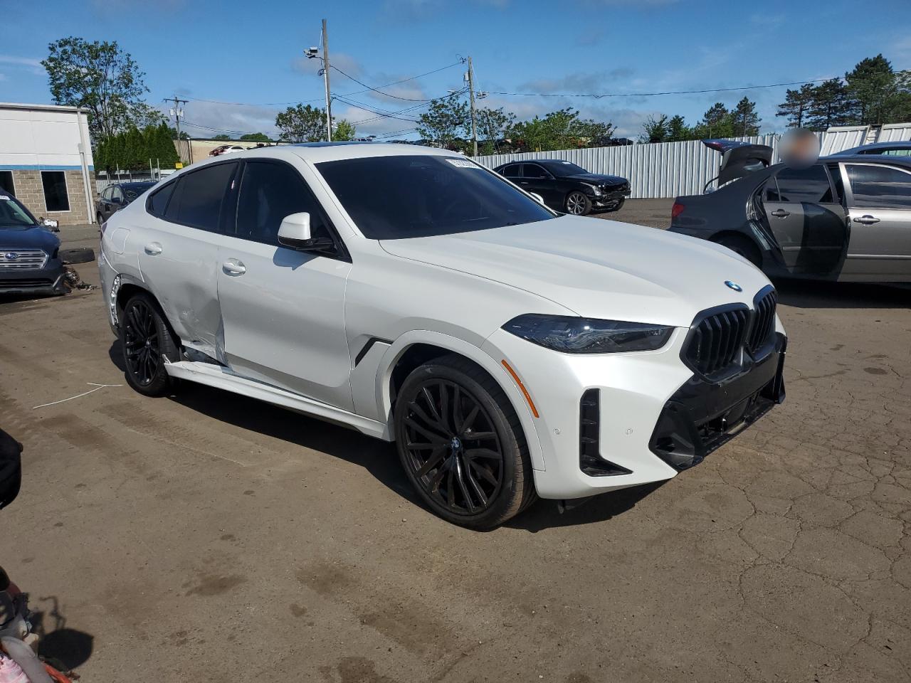 2025 BMW X6 xDrive40I - Image 4