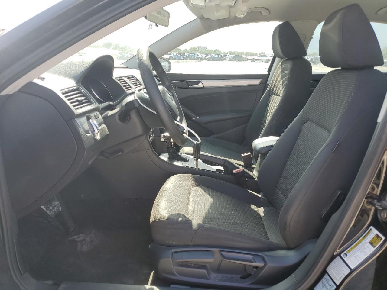 2016 Volkswagen Passat S - Фото 7