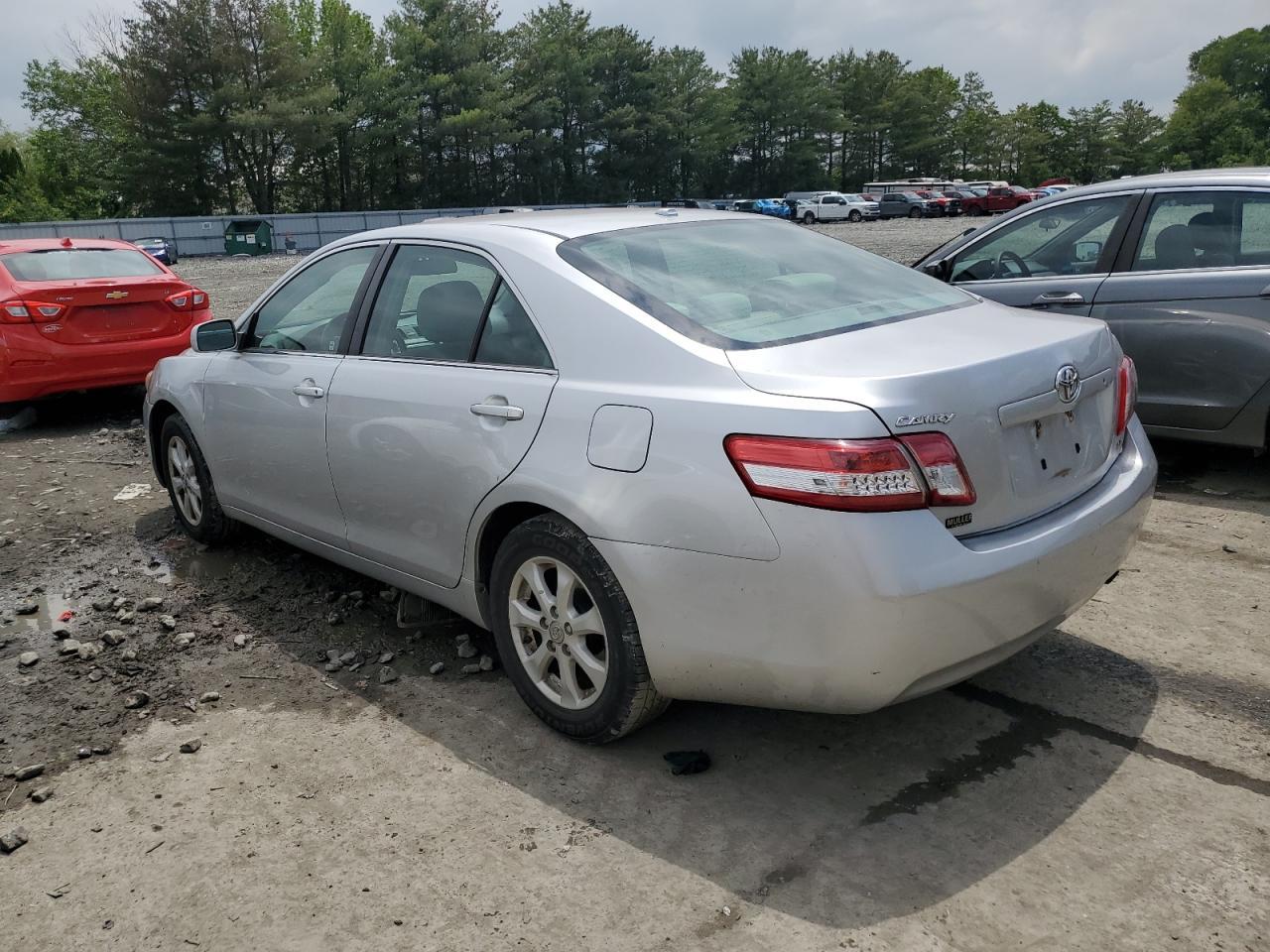 2011 Toyota Camry Base - Фото 2