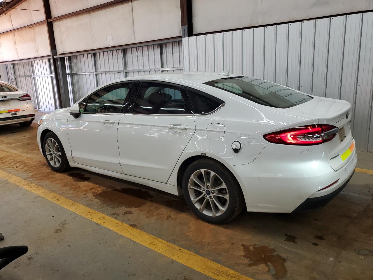 2020 Ford Fusion Se - Image 2